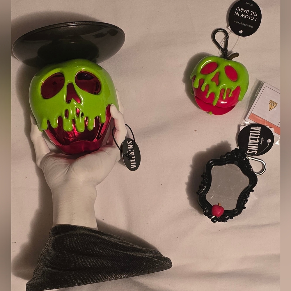 **NEW** Bath & Body Evil Queen Poison Apple 3Wick Candle Holder (Glows) & Extras